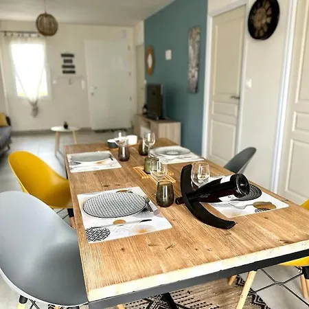Casa de Férias Jolie Maison Au Calme, A 5 Kms De La Landevieille